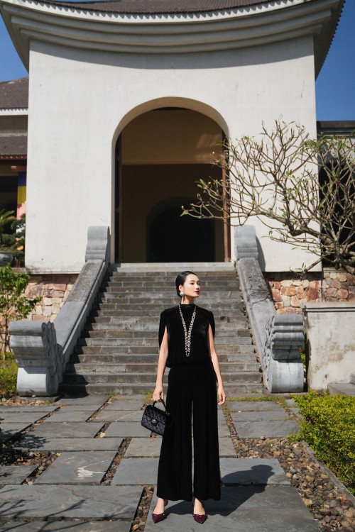 Sixdo Black Velvet Blouse